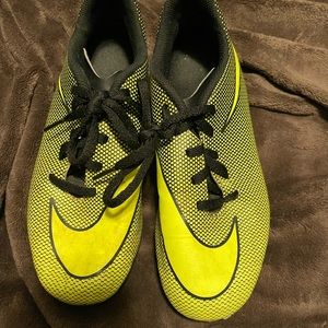 Boys Nike soccer cleats size 5 youth